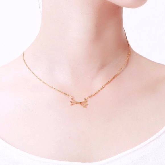 Rose gold plated arrow necklace - Picture 5 of 6